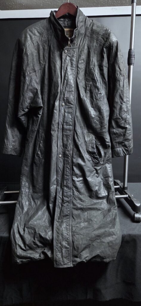 Long black full-length leather coat – Size M, crest label, genuine leather tag
