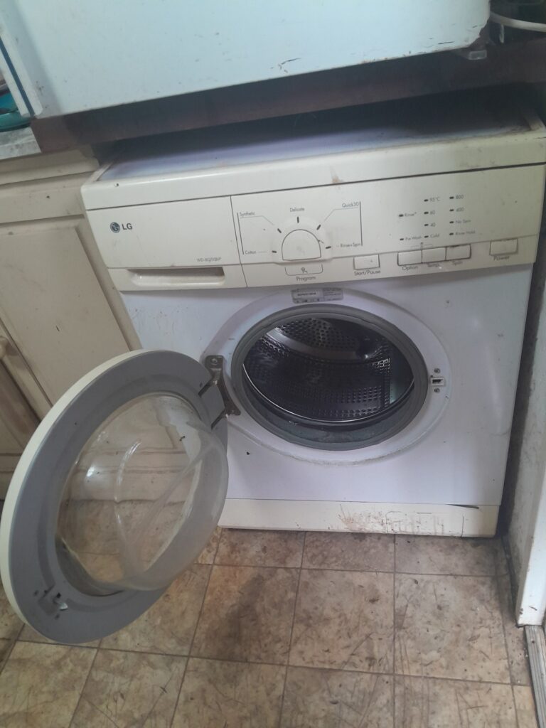 LG front‑load washing machine WD-80250NP — seller-declared working, includes hoses & power lead