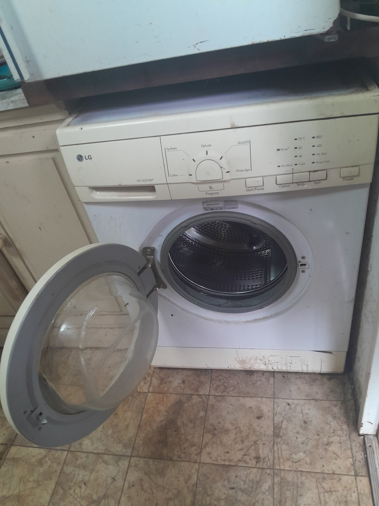 LG front‑load washing machine WD-80250NP — seller-declared working, includes hoses & power lead