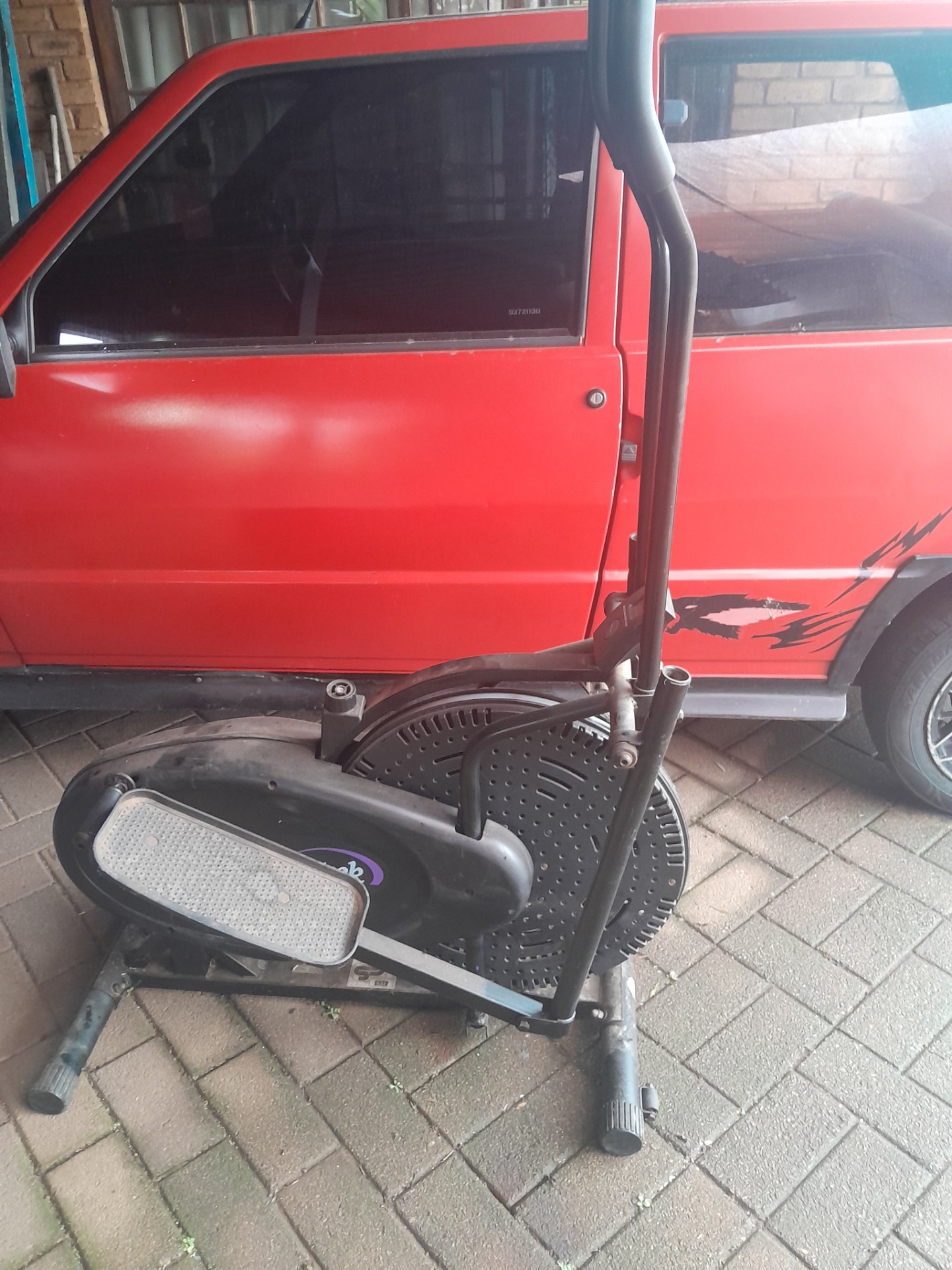Used Elliptical Cross‑Trainer / Stepper — Upright Handles, Pedals & Flywheel (Used, tested)