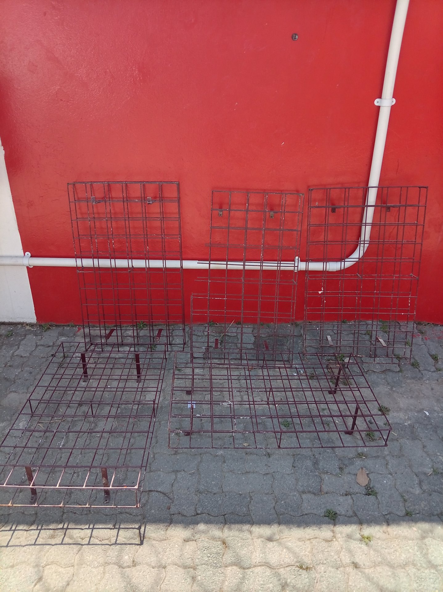 Lot of 5 Metal Wire Grid Display Panels with Freestanding Bases — Retail display panels & wall baskets