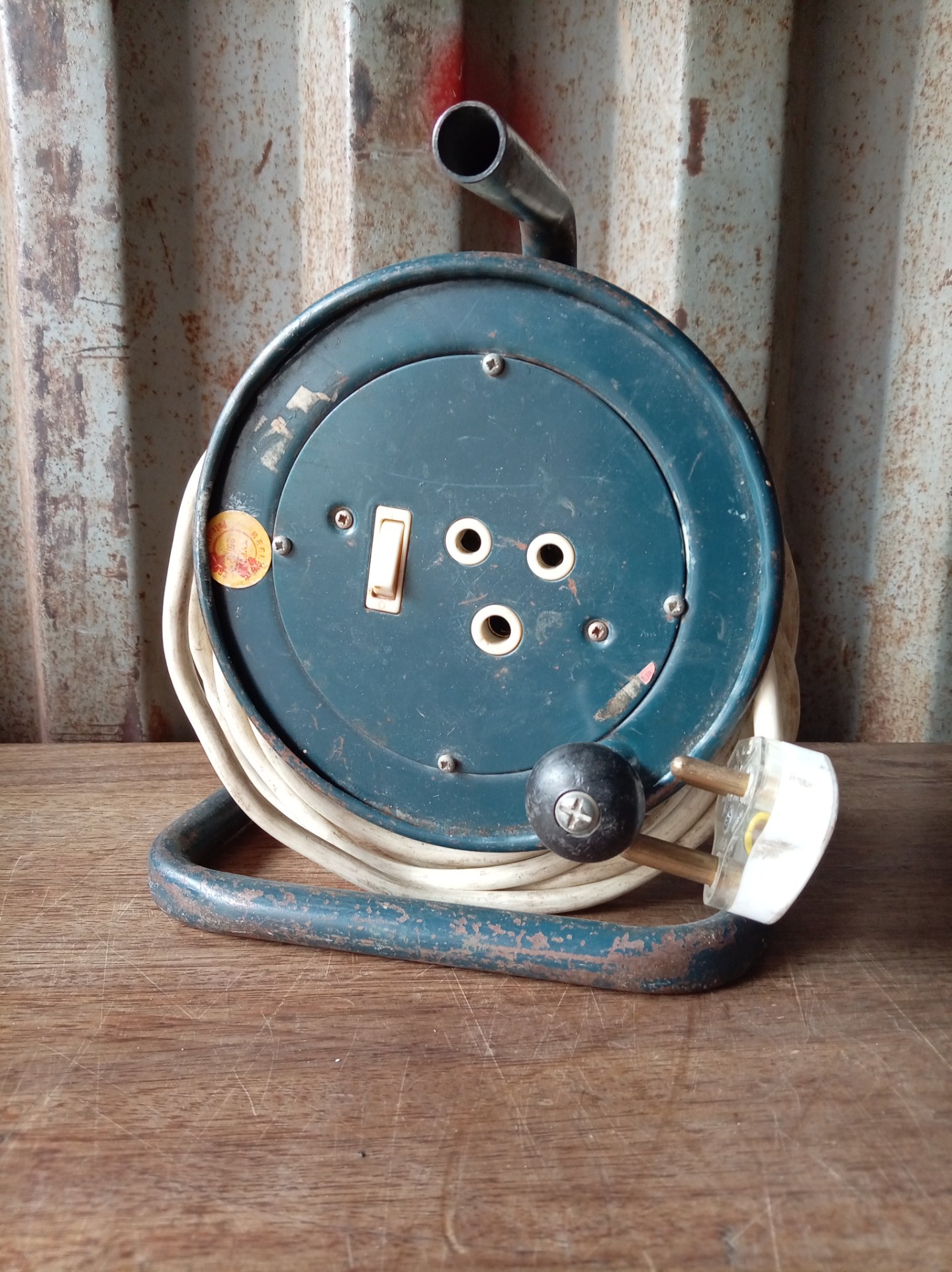 Used Metal Cable Reel with 3-Socket Faceplate and On/Off Switch — Tested Working, Rewinds Freely