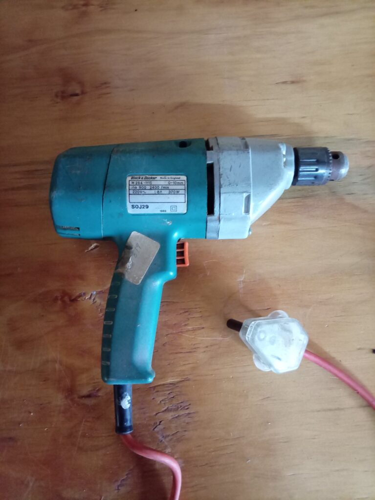 Black & Decker corded drill H264-H15 / SOJ29 220V 370W (used, untested)