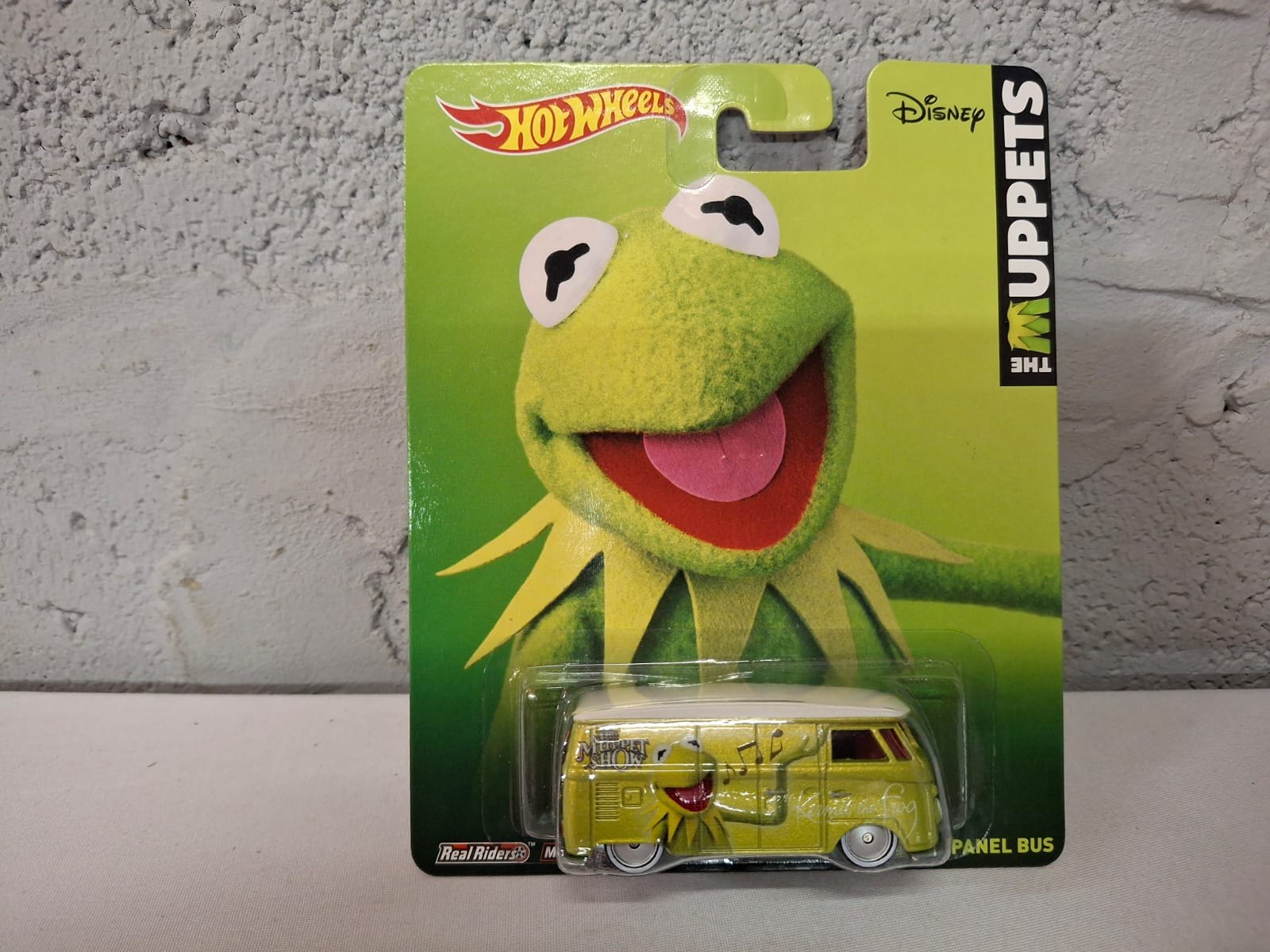 Hot Wheels Volkswagen T1 Panel Bus — The Muppets (Kermit) — Carded, Factory Sealed