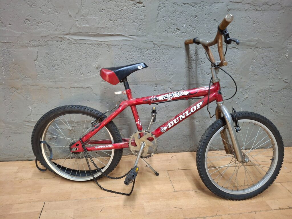 Dunlop Nitro children’s bicycle — red frame, repair/parts project