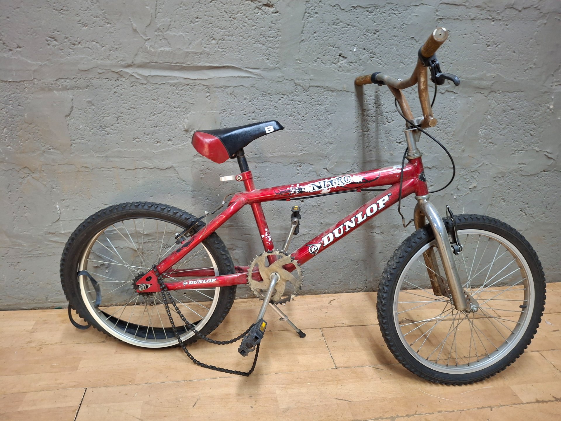 Dunlop Nitro children’s bicycle — red frame, repair/parts project
