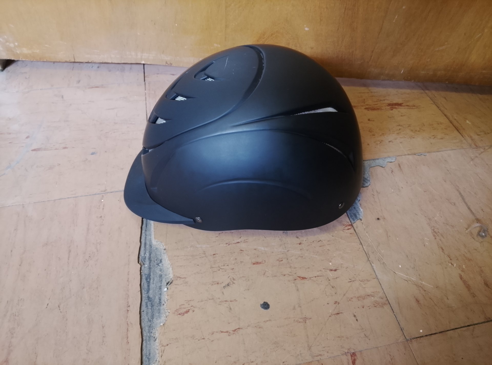 Black Equestrian / Riding Helmet – Size Small (51-54 cm) — vents, visor, rear adjuster