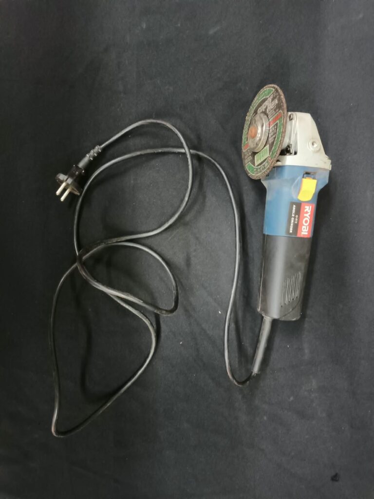 Ryobi G-915 115mm Angle Grinder 230V 900W — tested, used (no side handle)