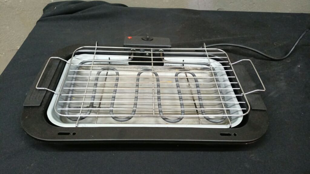Electric tabletop grill with removable rack, drip tray & thermostat – tested working