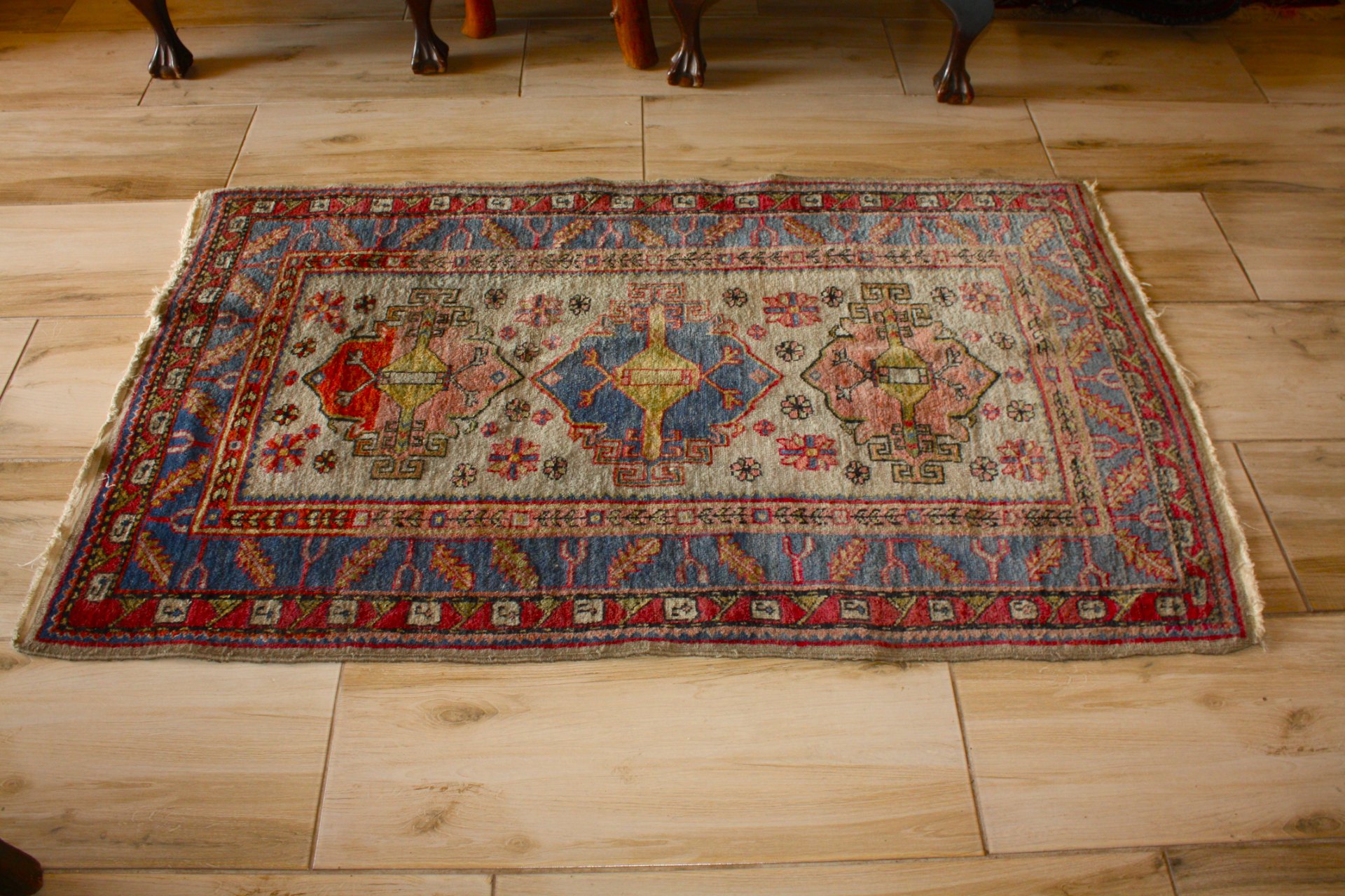 Small Oriental‑style Decorative Rug — approx. 150 x 100 cm, worn fringe & faded colours