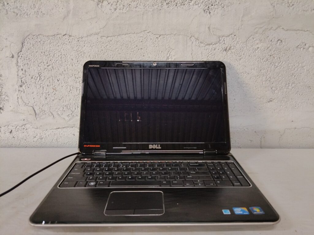Dell Inspiron N5010 laptop — boots to BIOS, AC adapter included, battery fault