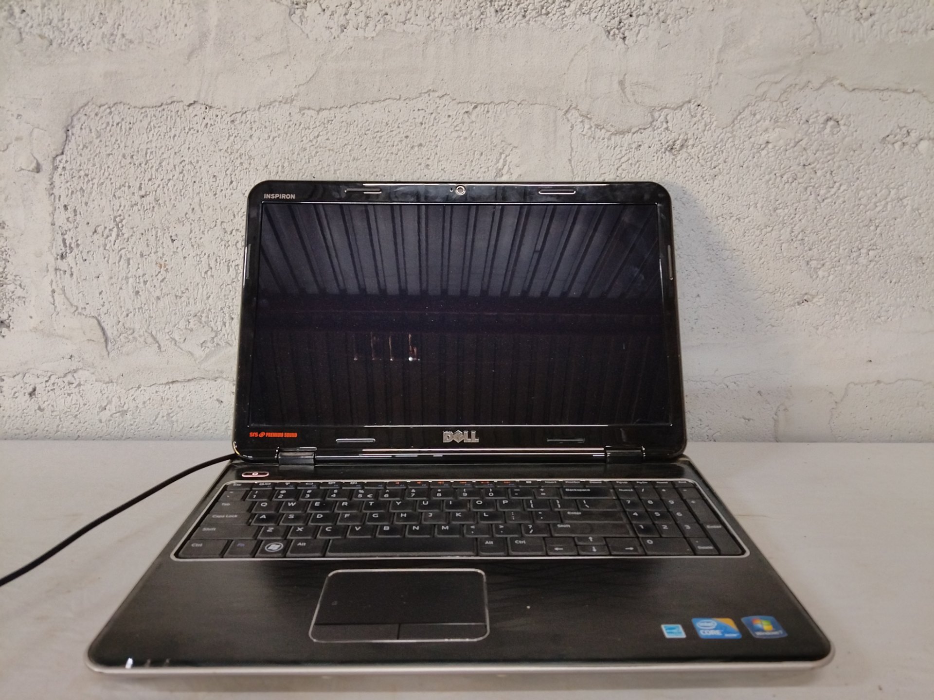 Dell Inspiron N5010 laptop — boots to BIOS, AC adapter included, battery fault