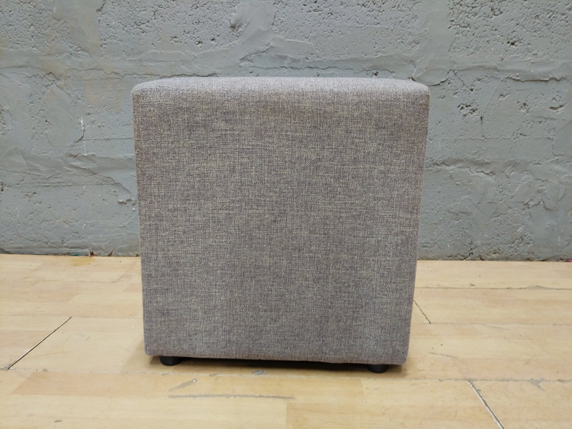 Grey Fabric Cube Ottoman / Pouffe — Compact 40 × 40 × 45 cm, Light Wear