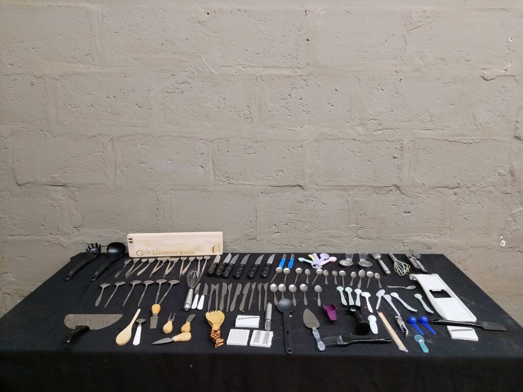 Bulk lot: Assorted kitchen utensils & cutlery — 93 pieces (knives, spoons, ladles, peelers, graters)