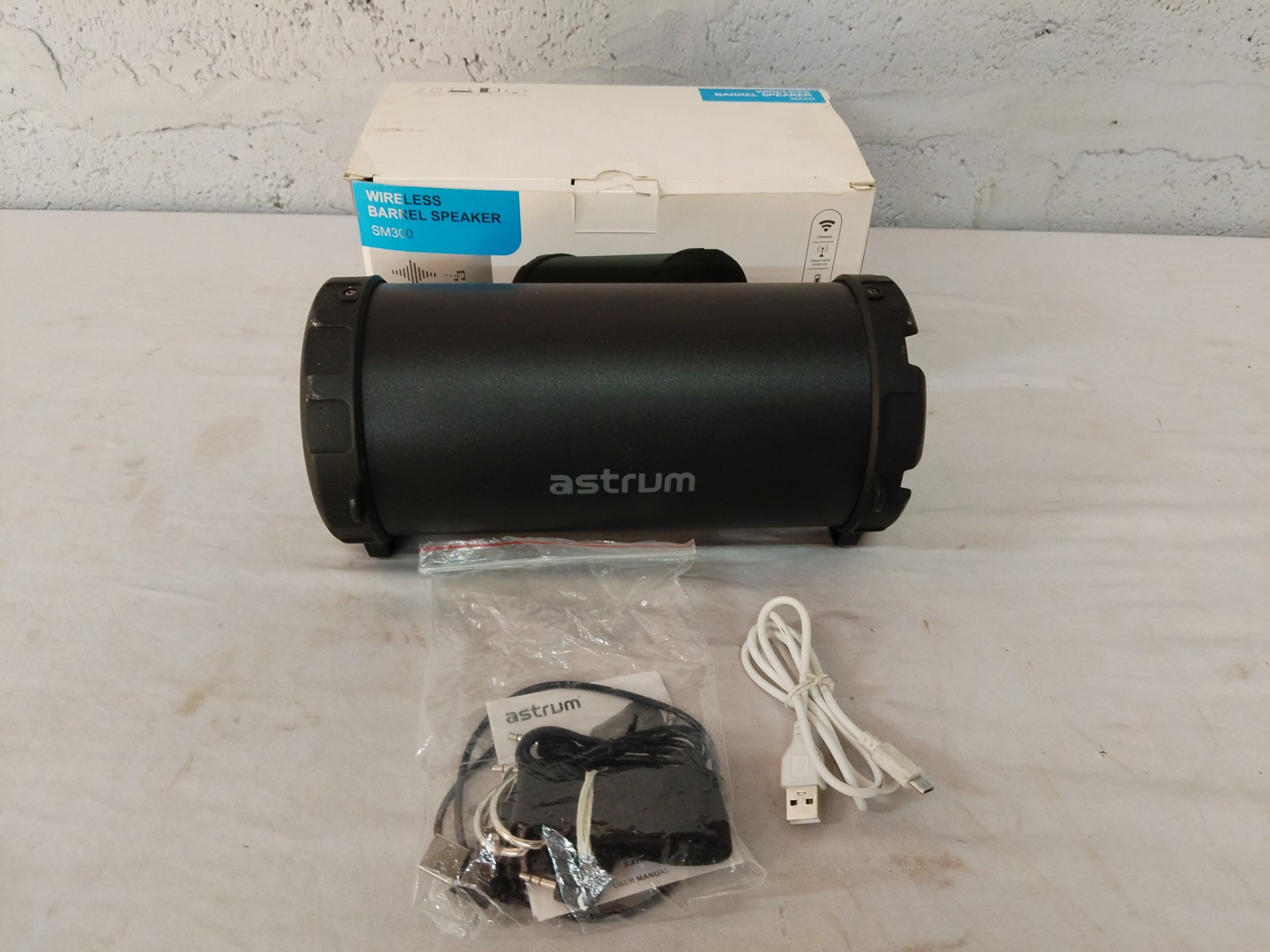 Astrum SM300 Wireless Barrel Speaker with Box & Cables — Tested Working, Used
