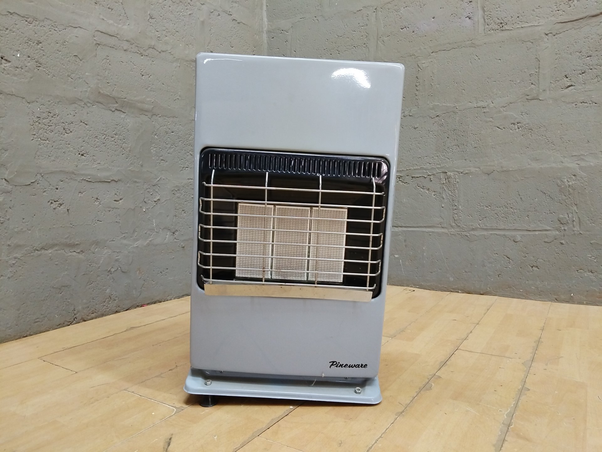 Pineware free‑standing infrared LPG heater — working, hose & regulator included