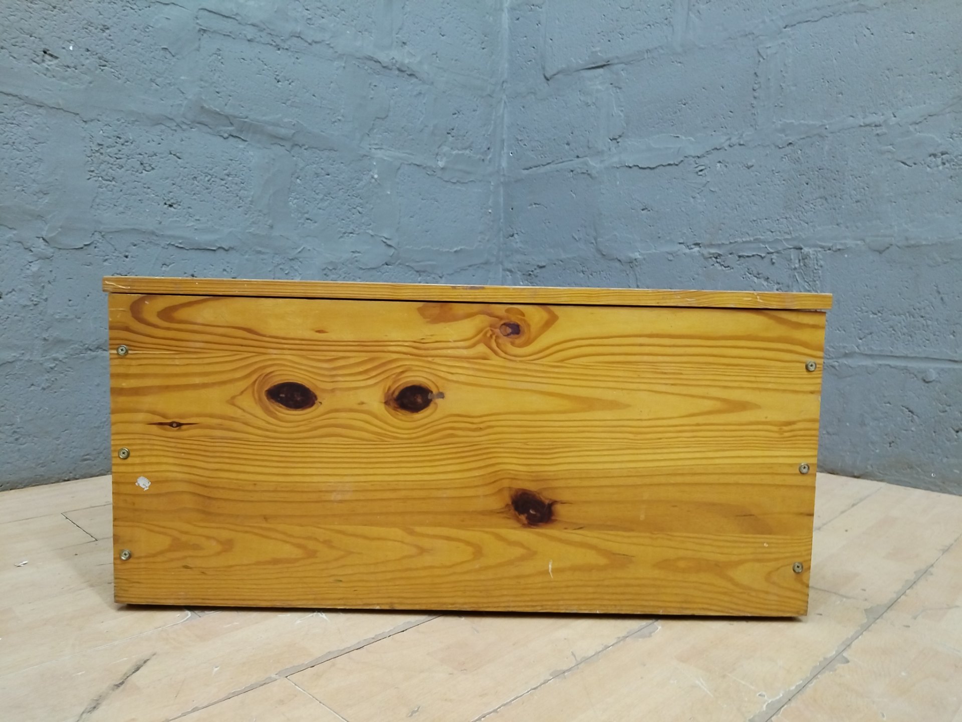 Pine wooden storage chest / hinged lid — 89 x 40 x 42 cm, used