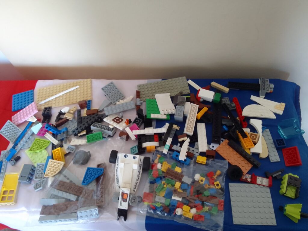 Large mixed lot of LEGO (used) — plates, slopes, Technic, vehicle parts & minifigure pieces