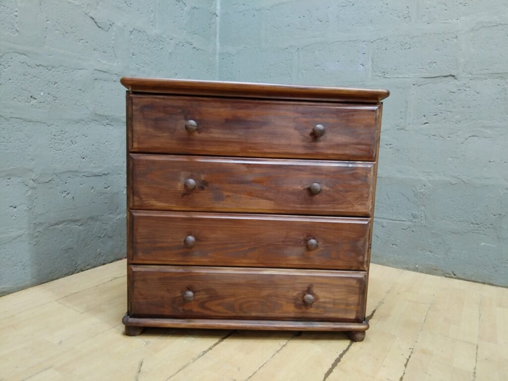 4-Drawer Wood‑finish Chest / Tallboy — Turned Feet & Knob Handles — 91 × 50 × 90 cm