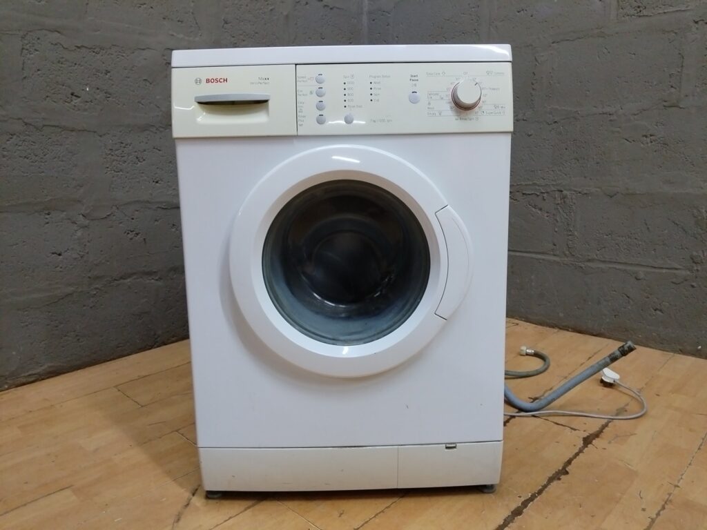 Bosch WAE20165ME front‑loading washing machine — 7 kg / 1000 rpm (working, hoses & plug included)
