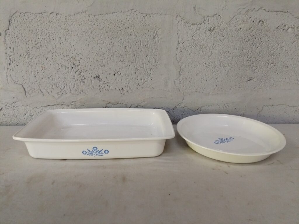 Pair CorningWare Cornflower baking dishes – rectangular P-332 (12×7½x2) + oval