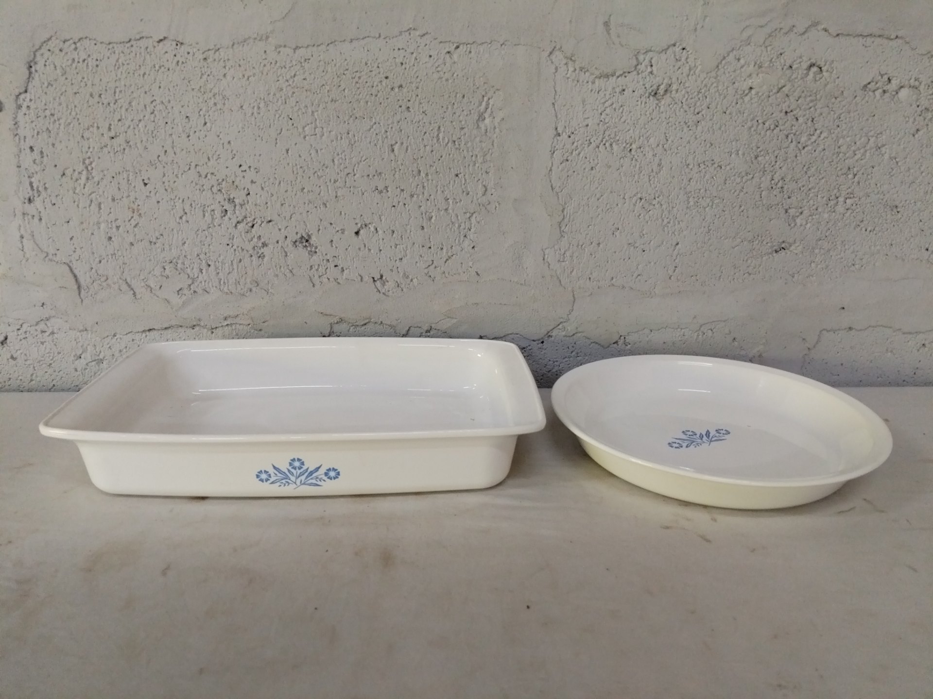 Pair CorningWare Cornflower baking dishes – rectangular P-332 (12×7½x2) + oval