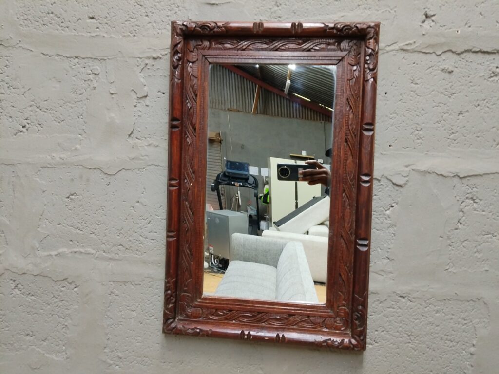 Carved wooden wall mirror — rectangular ornate frame (45 x 60 x 3 cm)