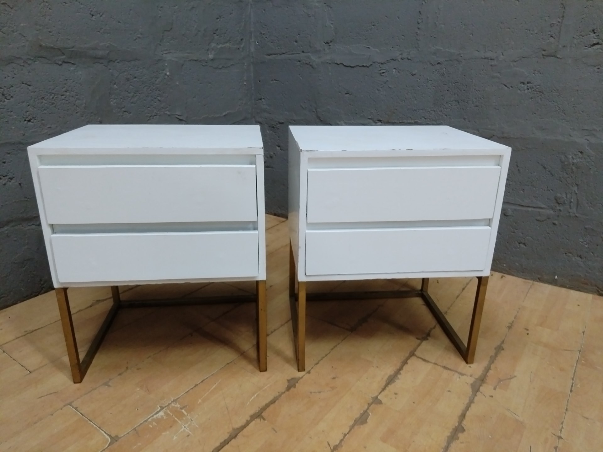 Pair of White 2-Drawer Bedside Cabinets on Gold Metal Bases (50 x 40 x 60 cm each)