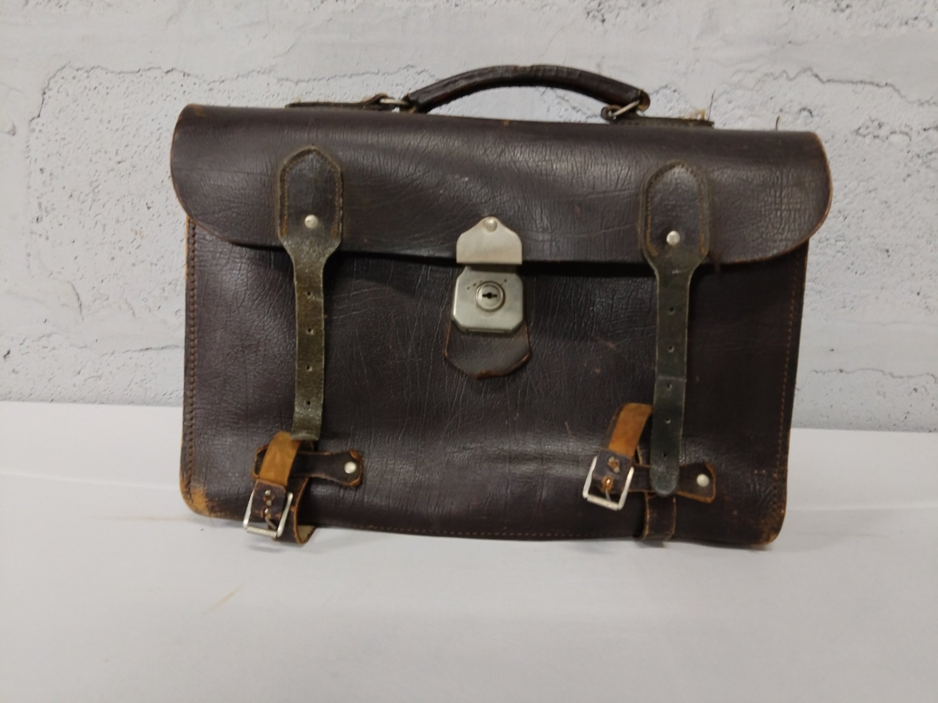 Vintage dark-brown genuine leather accordion satchel / briefcase — worn, lock not working