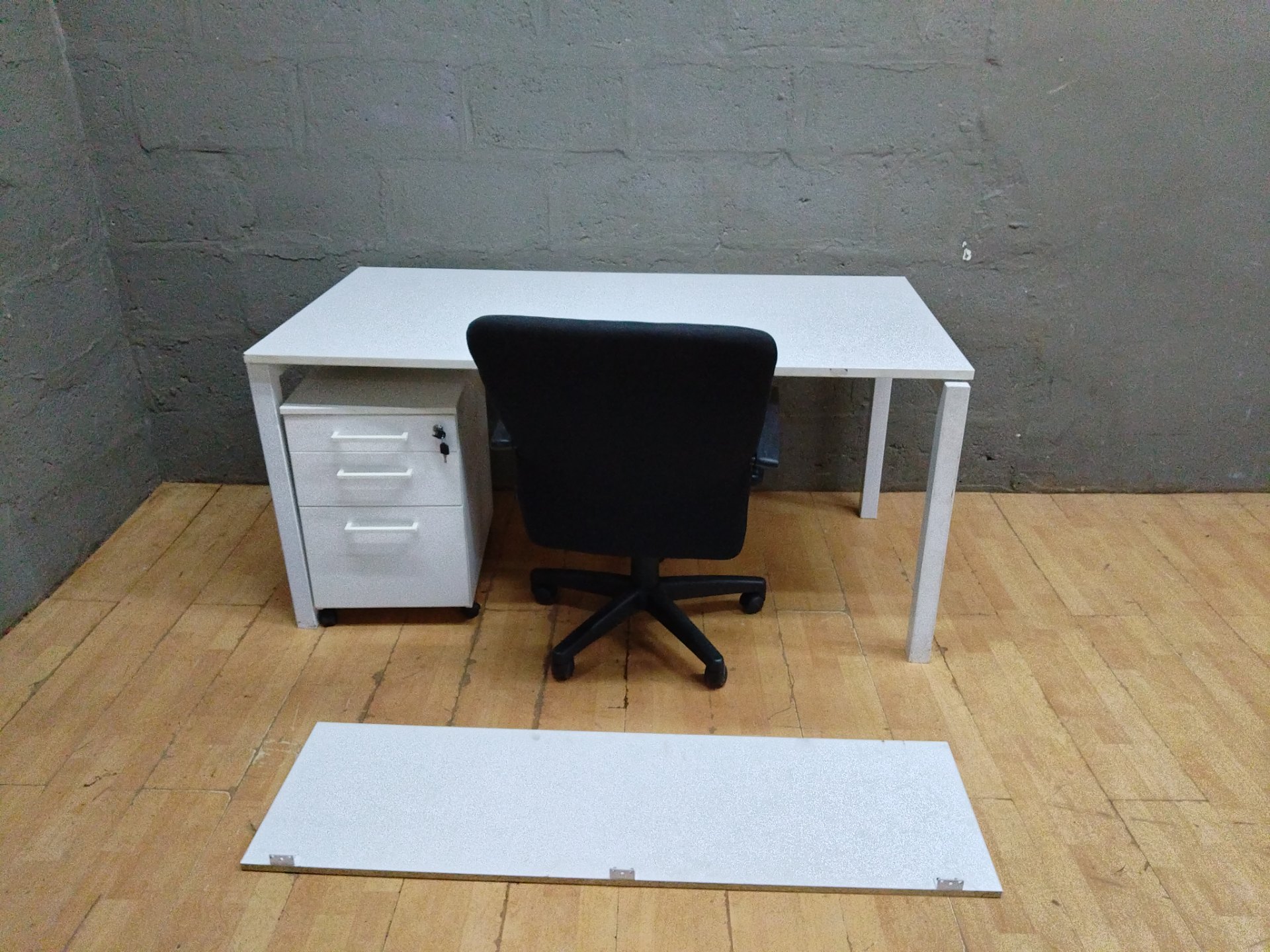 White Office Desk Set — 160 x 80 x 75 cm with Lockable Pedestal & Black Swivel Chair