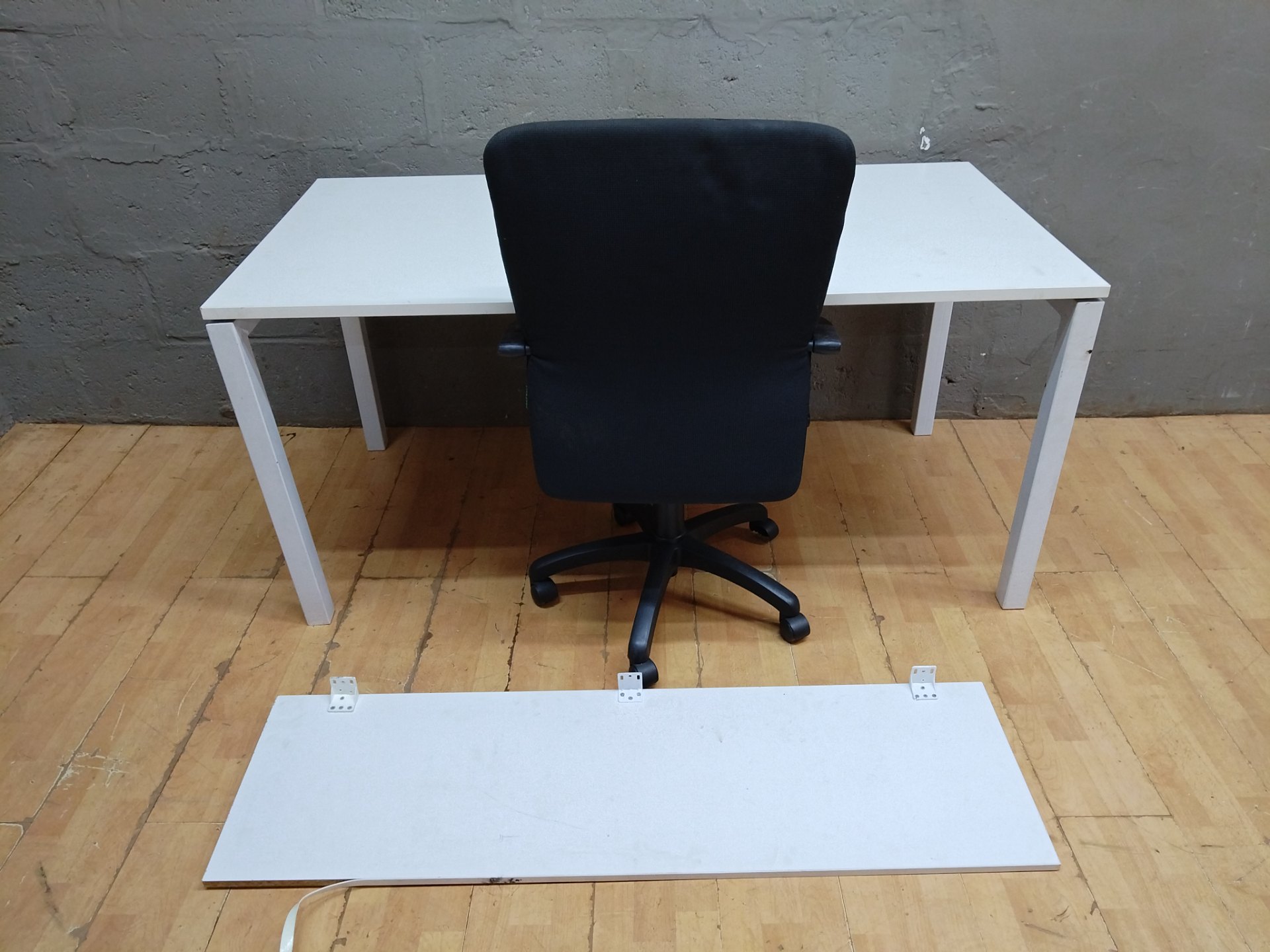 White office desk 160 x 80 x 75 cm (particleboard top on metal frame) + office chair — spare top panel detached, edge trim loose