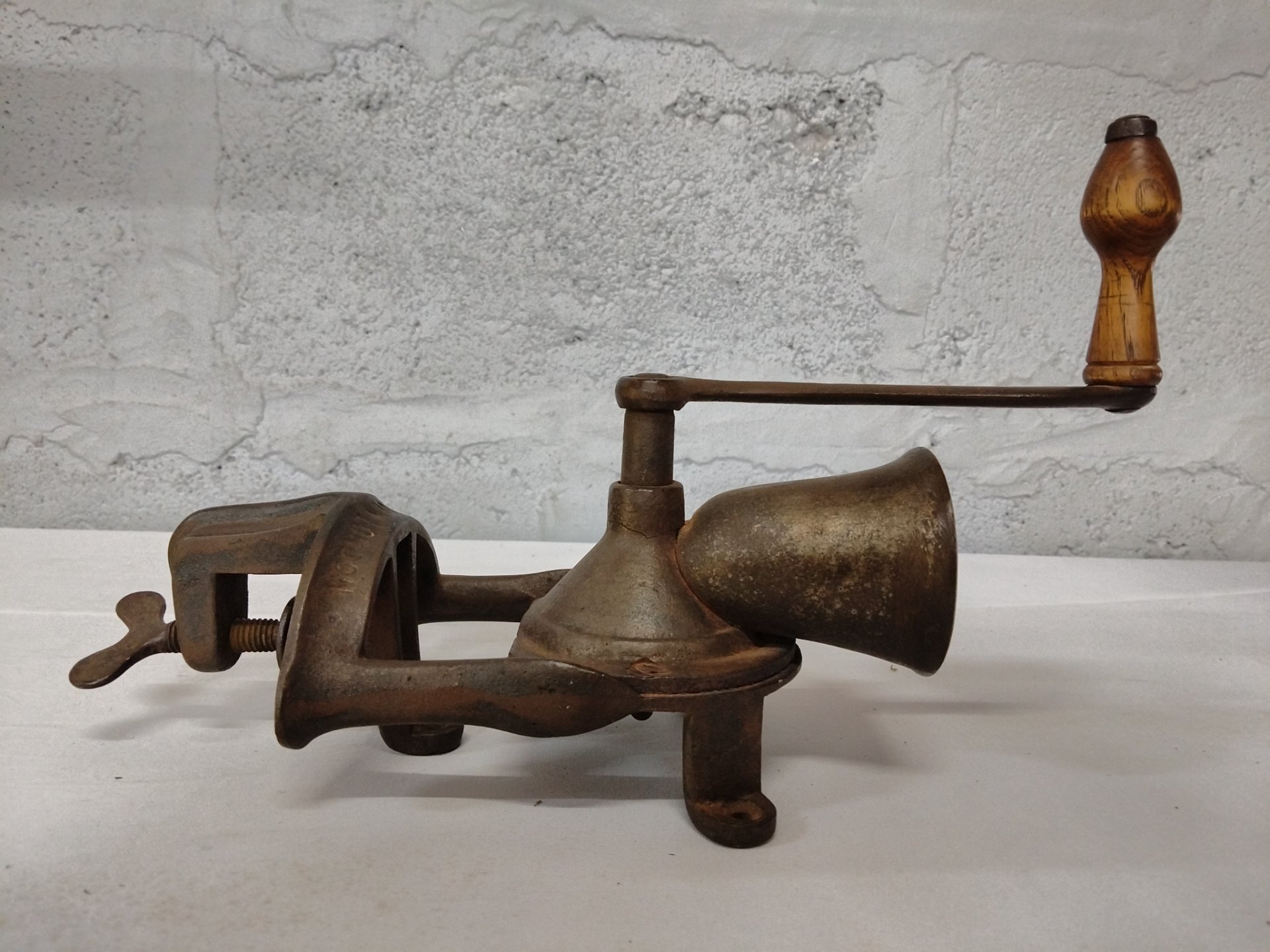 Cast‑iron hand‑crank meat grinder / food mincer – wooden handle, stamped NO.1, working (heavy patina)