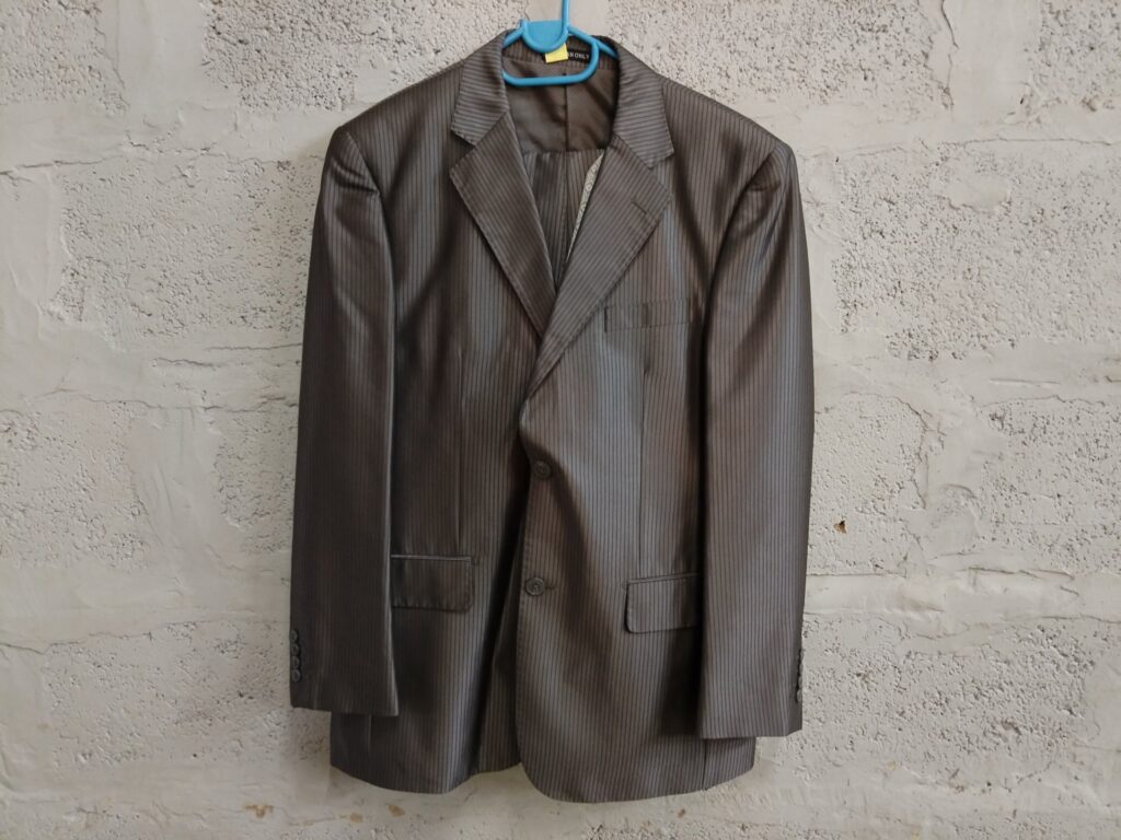 Muratti Italy pinstripe full suit (jacket + waistcoat + trousers) — Size 37, good condition