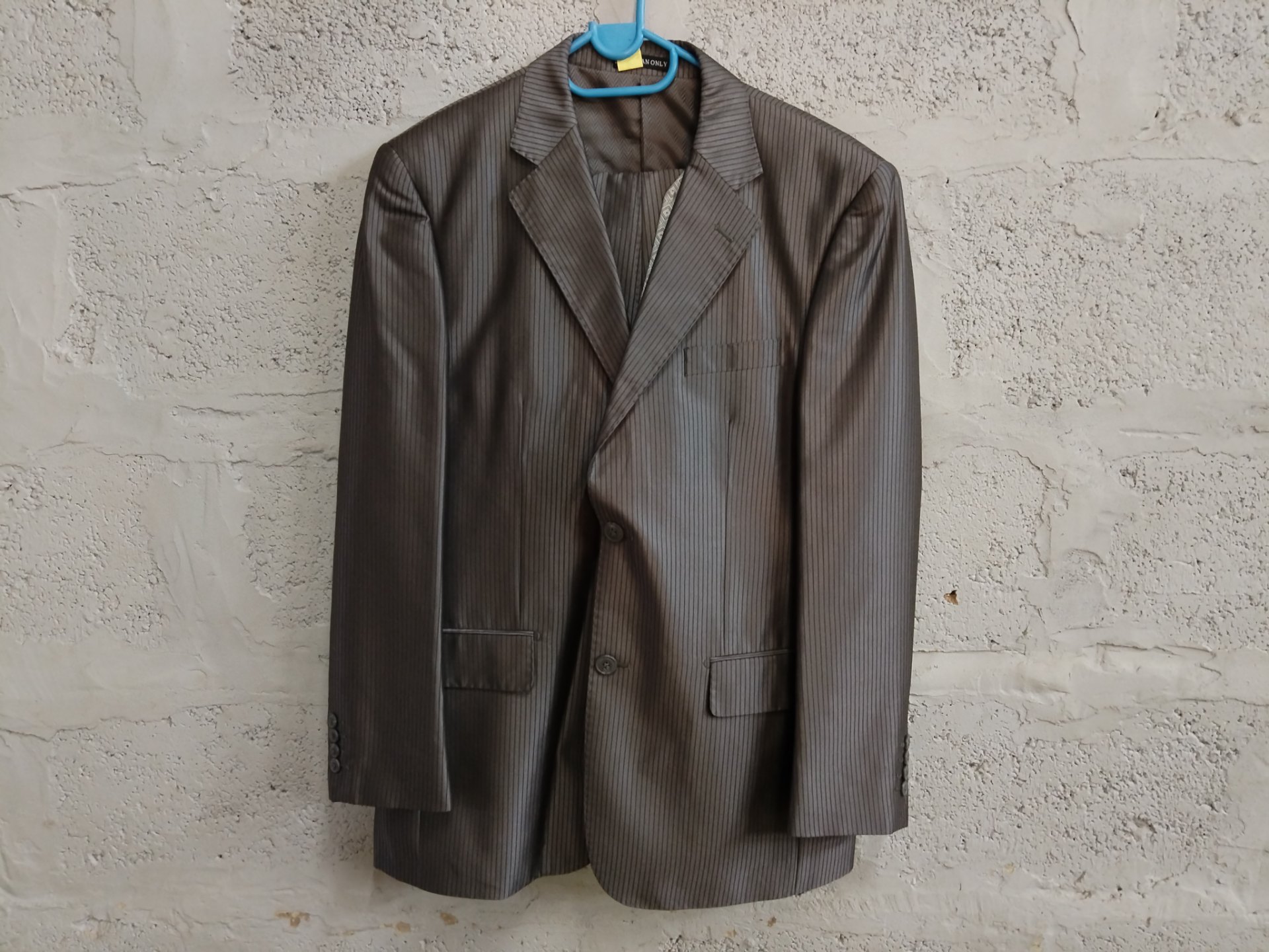 Muratti Italy pinstripe full suit (jacket + waistcoat + trousers) — Size 37, good condition