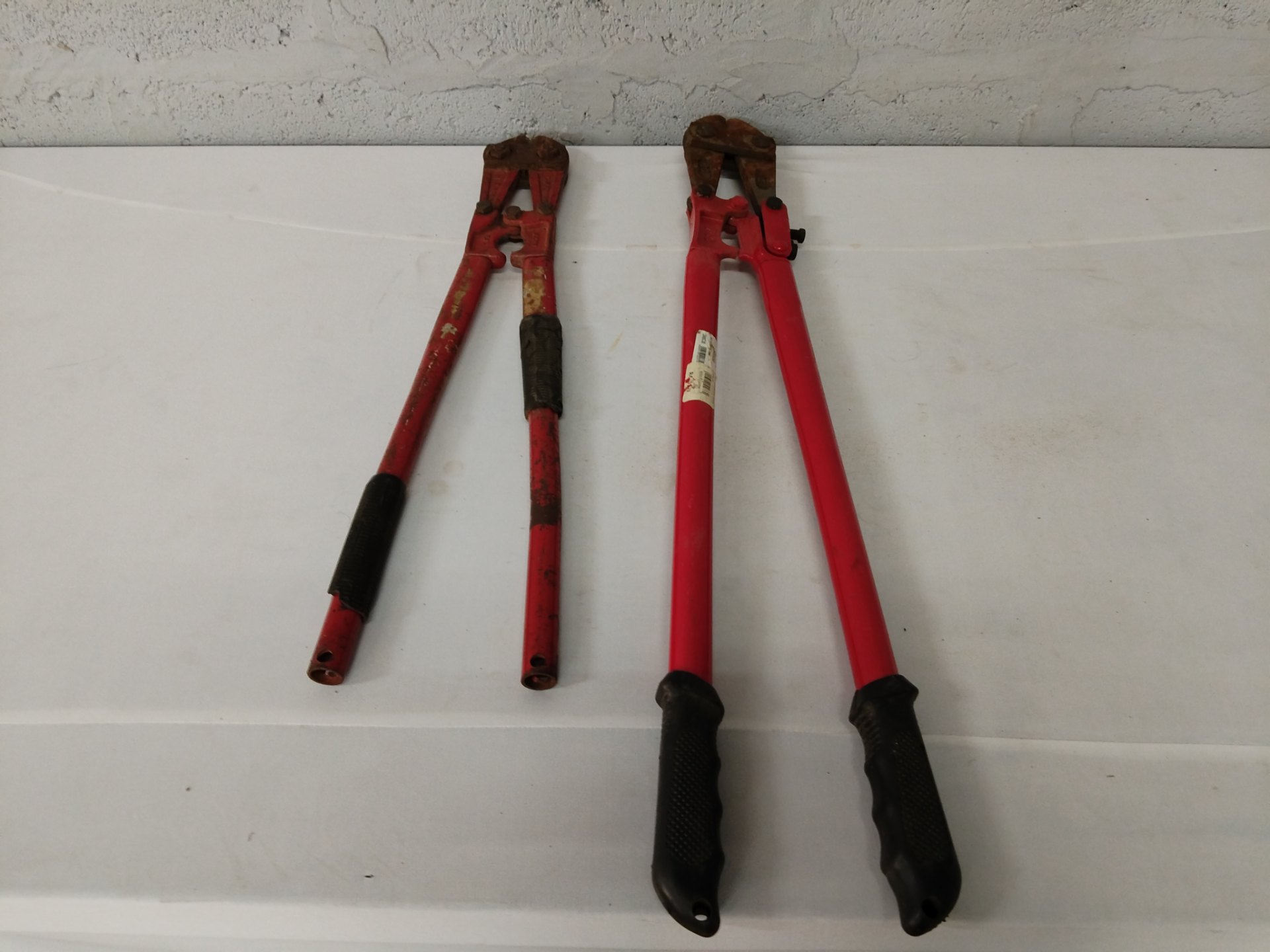 Pair of red-handled bolt cutters (78cm & 62cm) — tested working, surface rust & worn grips
