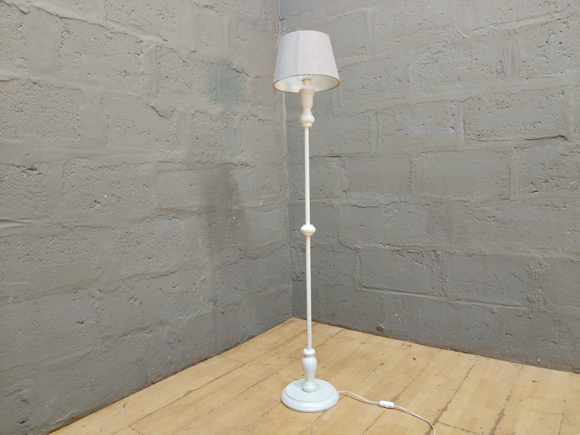 White floor lamp with fabric shade, 150 cm — tested, includes bulb