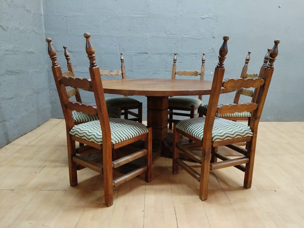 Round wooden dining table + 6 ladder-back chairs (151cm) – used set