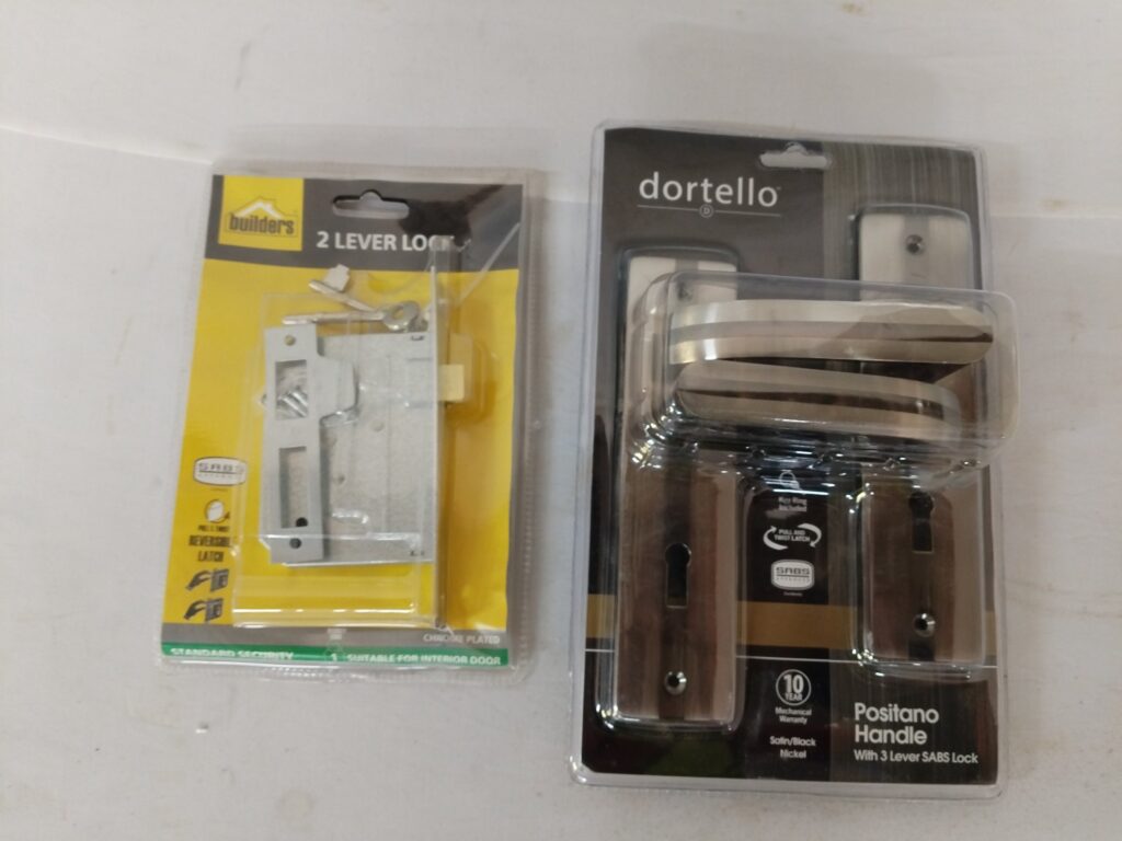 Lot: 2 x Door Hardware — Builders 2‑Lever Lock + Dortello Positano Handle (factory‑sealed)