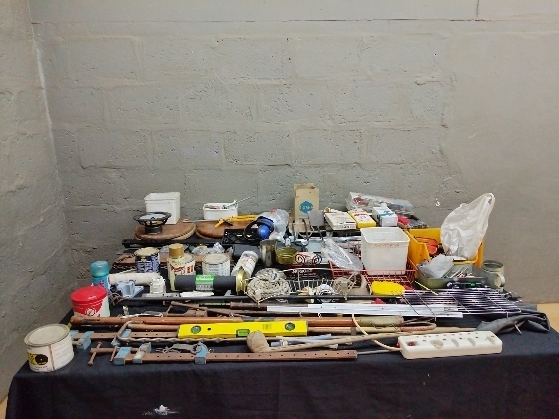 Mixed lot — Assorted hand tools, hardware, paint cans & small household items (approx. 100 pcs)