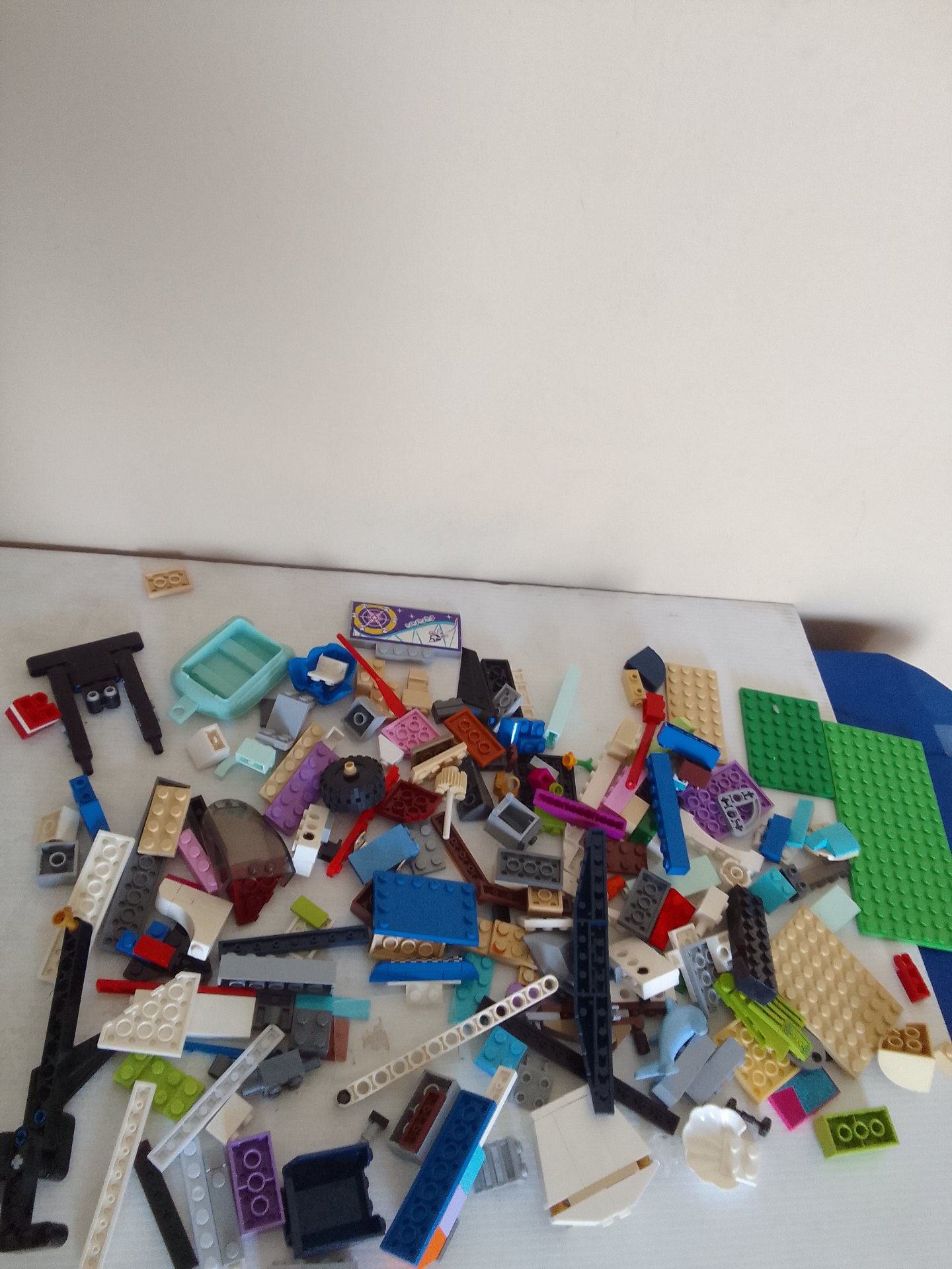 Mixed lot of Lego bricks and parts — assorted plates, slopes, technic pieces & baseplates (mostly genuine declared)