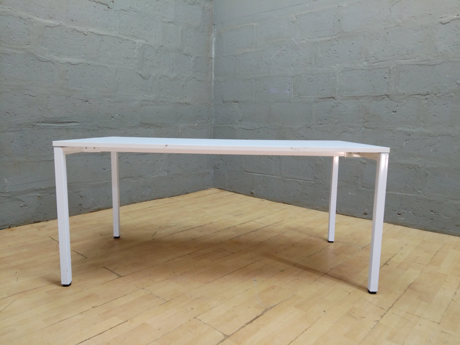 White Rectangular Metal-Leg Table 160x80x73cm — Sturdy, Affordable Office / Project Table (Cosmetic Chips)