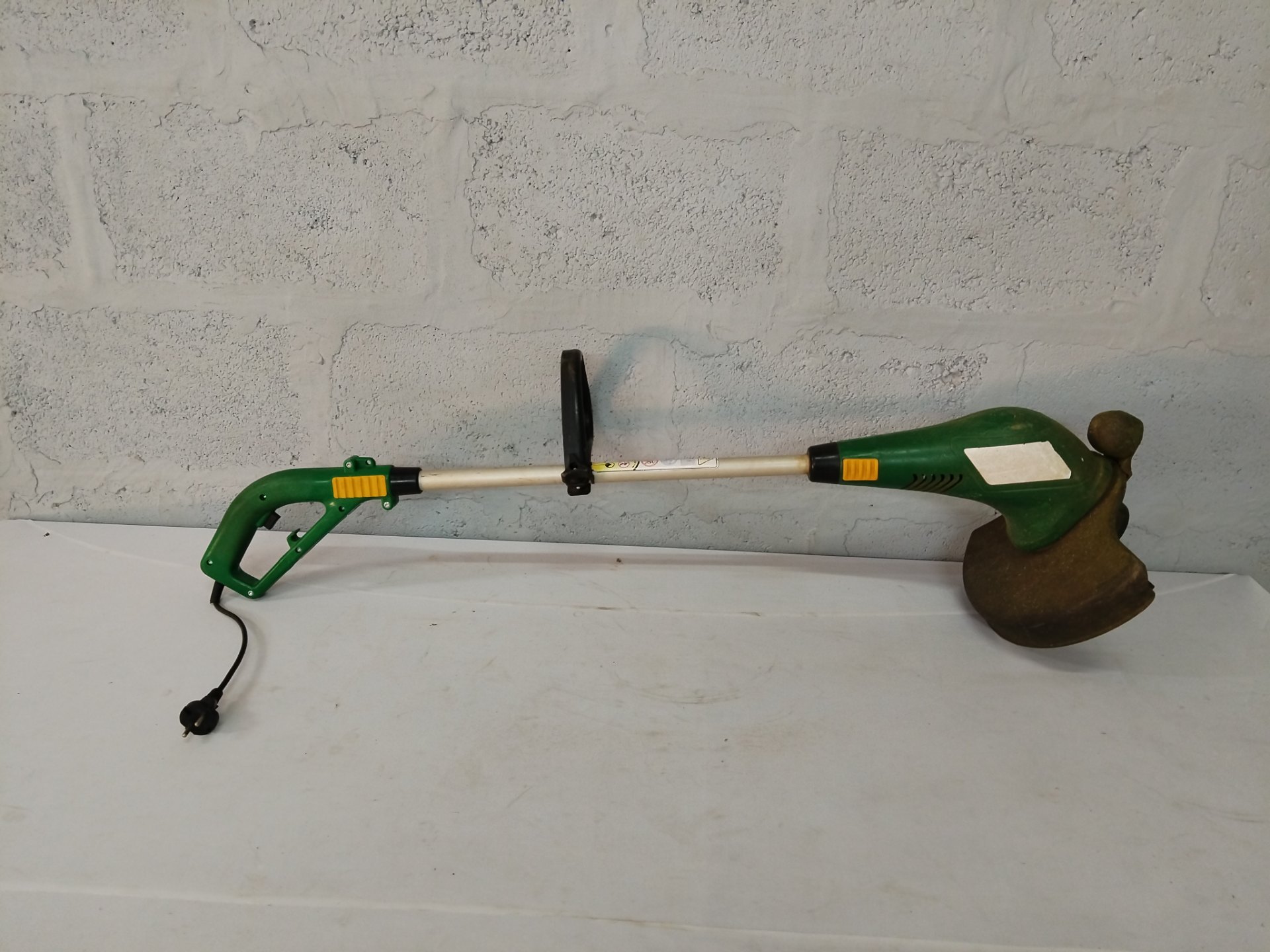 Corded Electric Grass Trimmer / Weed Eater — Tested Working, Used with Guard Damage