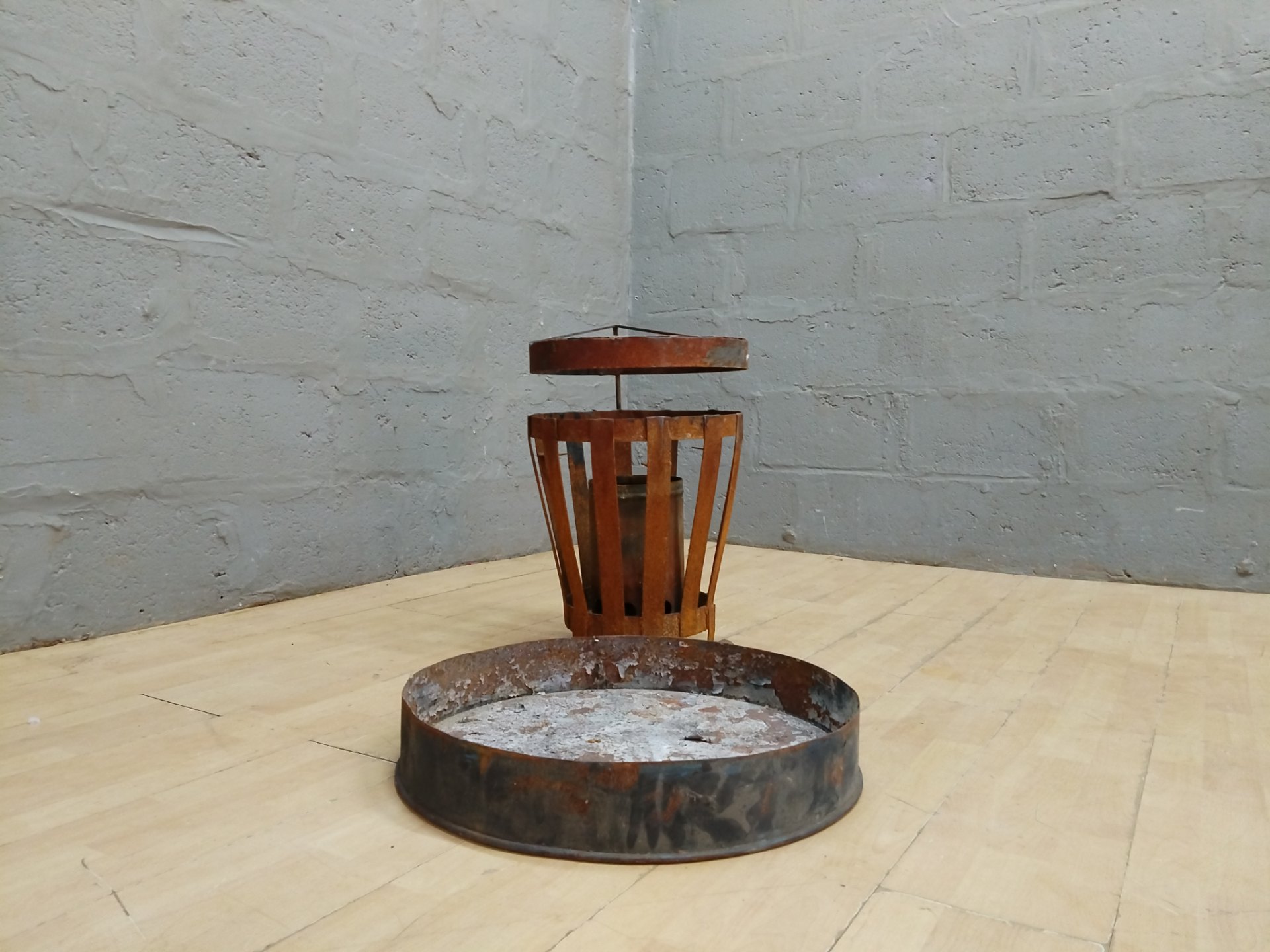 Rusty metal outdoor brazier / small fire pit — removable grill, inner can & base tray