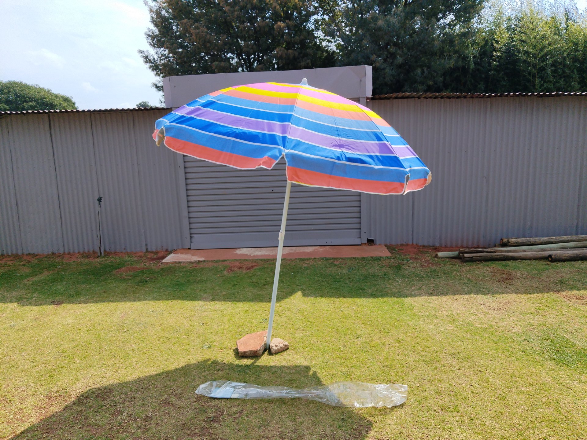 Striped Multicolour Beach / Patio Umbrella — Metal Ribs, Plastic Hub & Two‑Piece Pole (Untested)