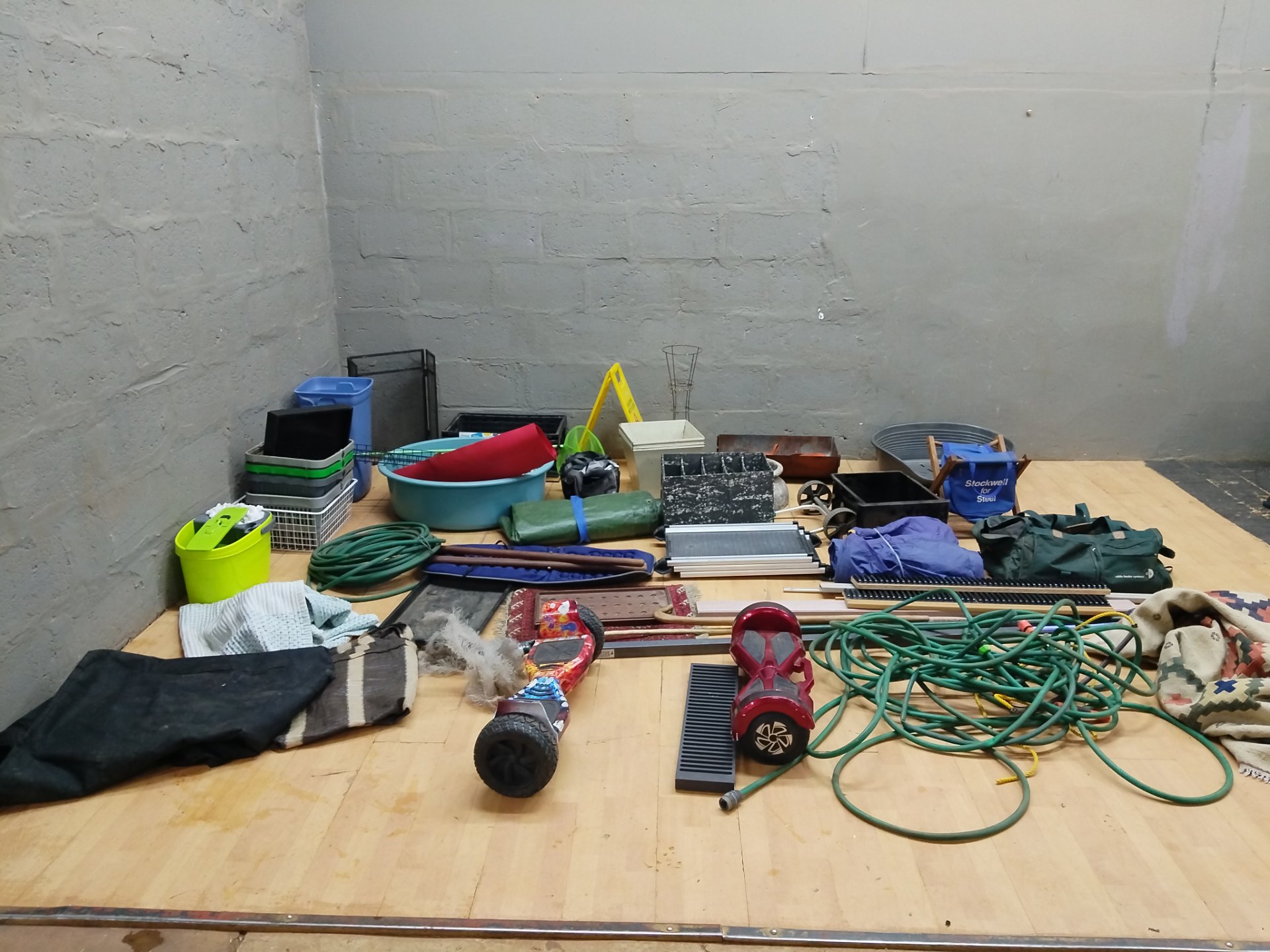 Mixed household & garden lot – 15 items including 2 hoverboards (used, hoverboards not working)