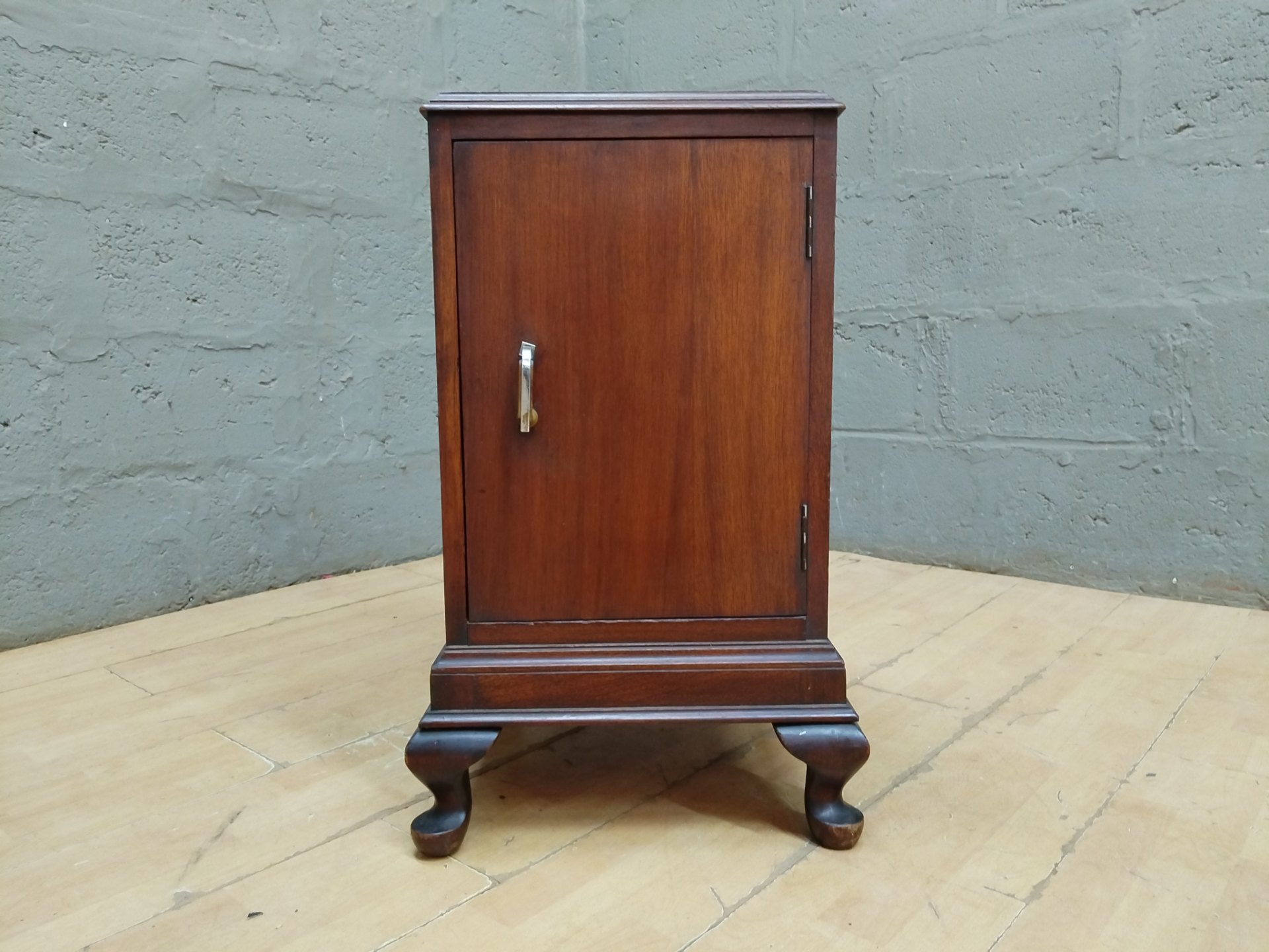 Compact Vintage Wooden Bedside Cabinet — Single Door, Internal Shelf, Cabriole Feet