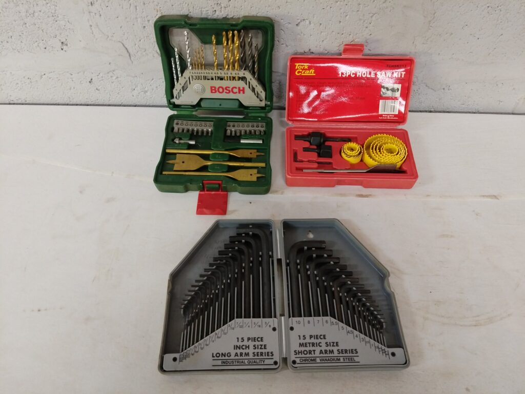 Mixed tool lot — Bosch drill bit / screwdriver bit set, Tork Craft 13pc hole saw kit & large hex key set