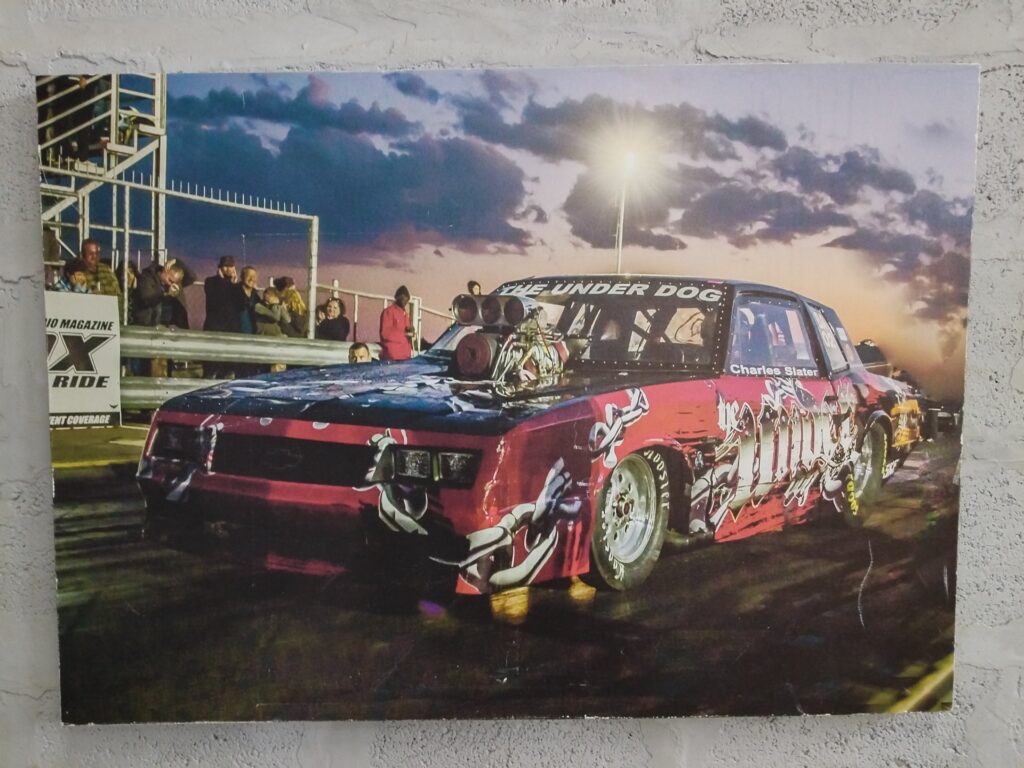 Large Stretched Canvas Print — Racing Car ‘THE UNDER DOG’ image (119 x 85 x 5 cm)