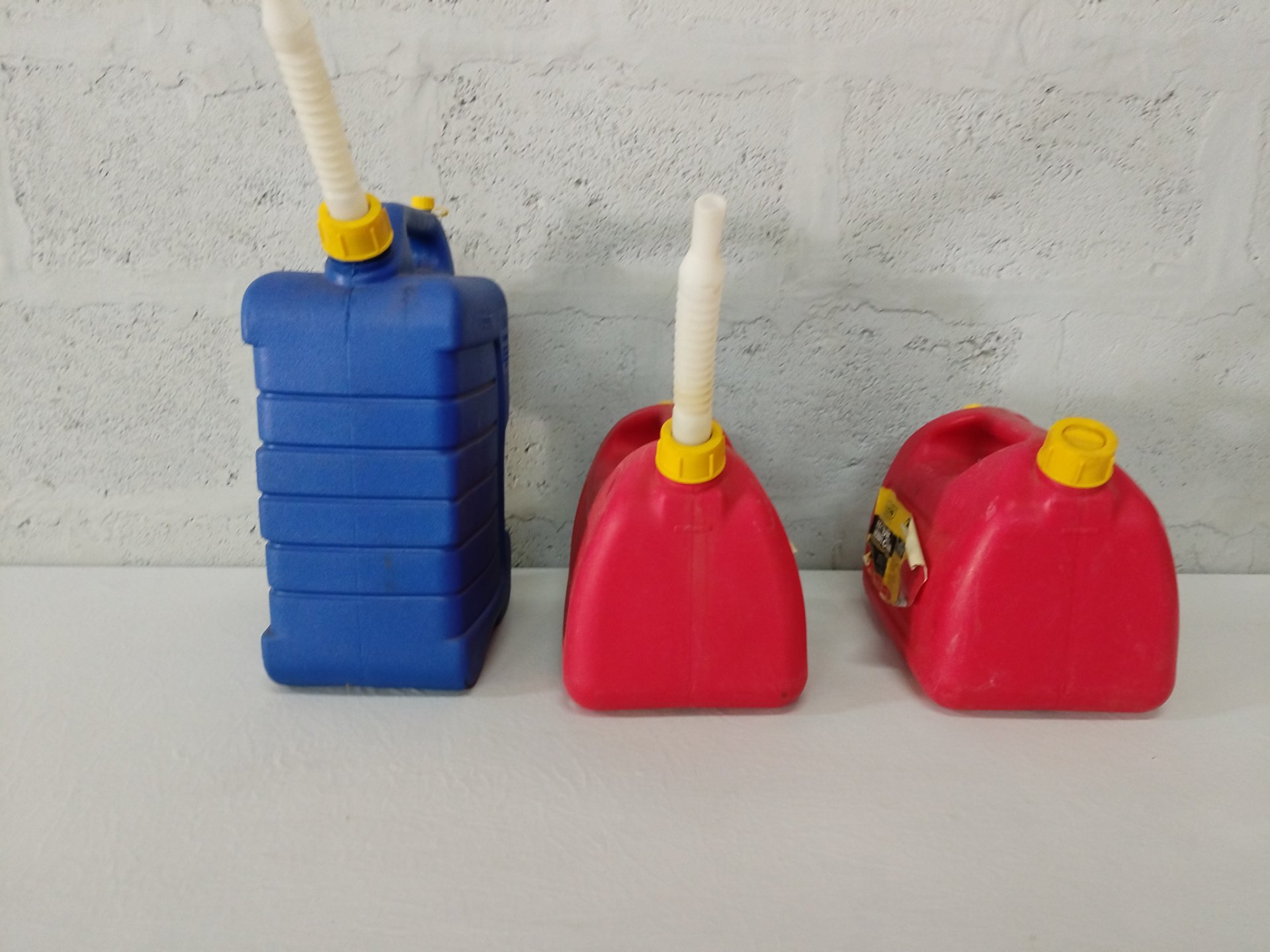 Lot of 3 Plastic Jerry Cans — 2 x Addis 10L (red) + 1 x 15L (blue) with pour spouts