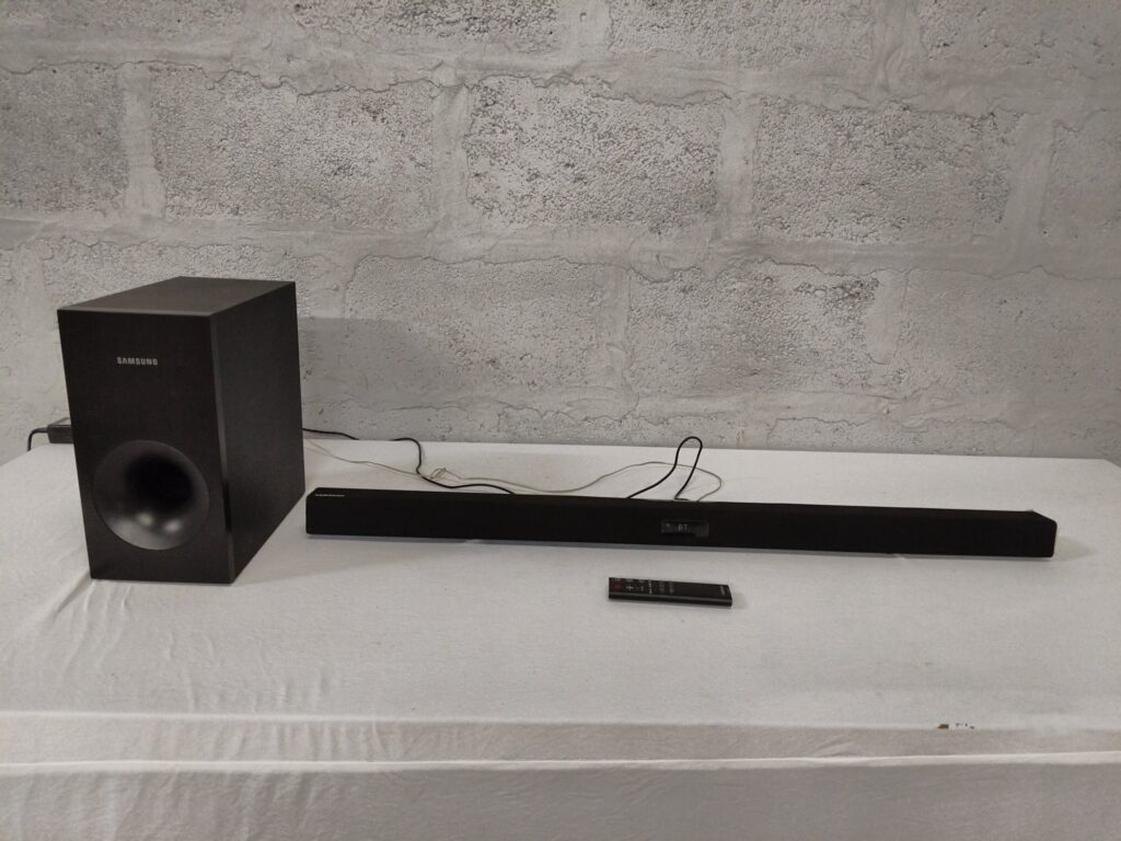 Samsung HW-J355 soundbar + powered subwoofer, remote & cables — tested working, used